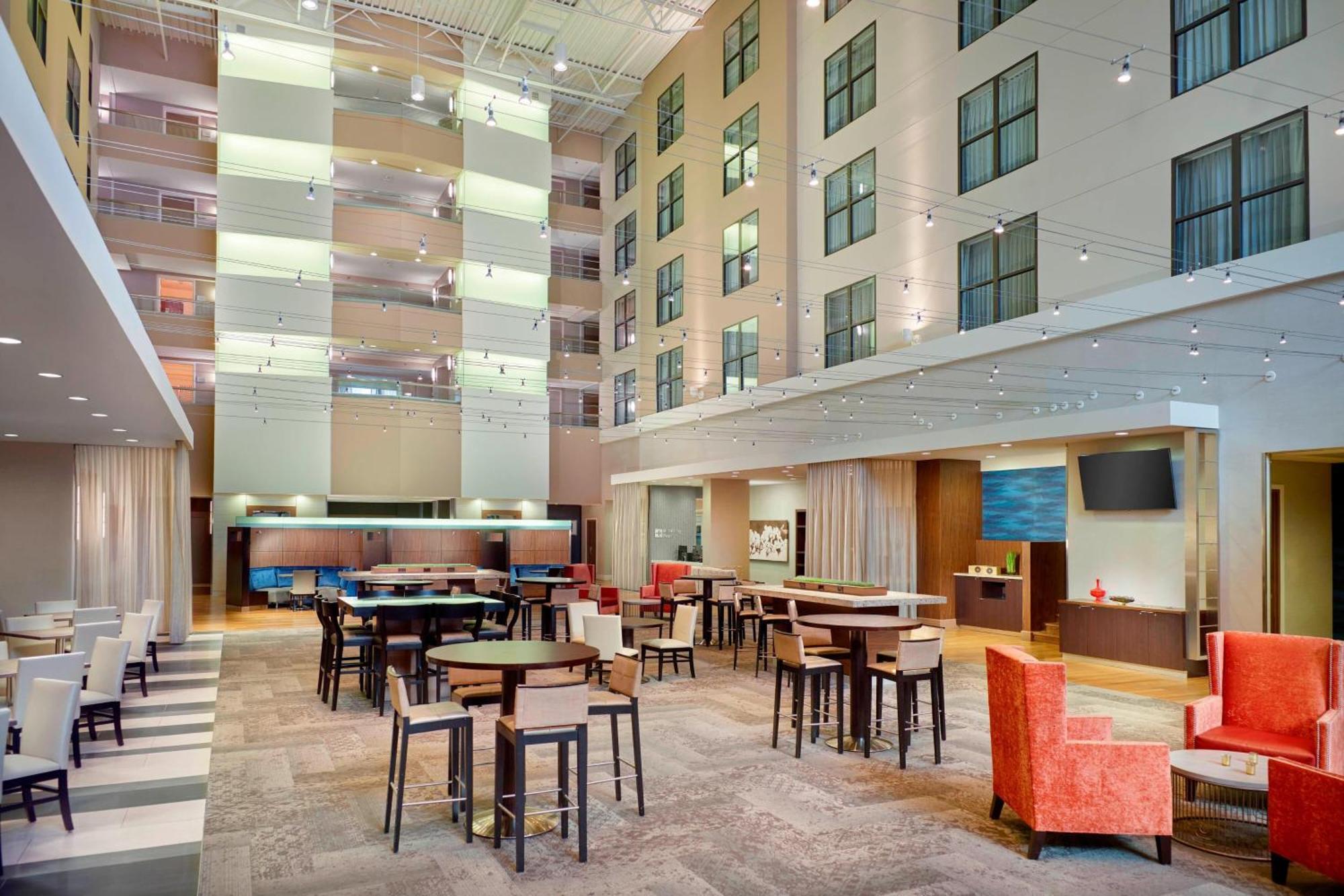 Courtyard Atlanta Decatur Downtown/Emory Hotell Exteriör bild